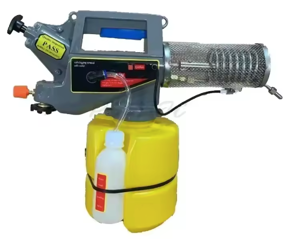 FARMER SPRAYING HIS FARM WITH FOG MACHINE super2000
